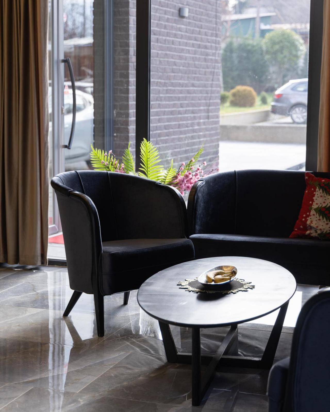 Vetus Hotel พริสตีนา ภายนอก รูปภาพ