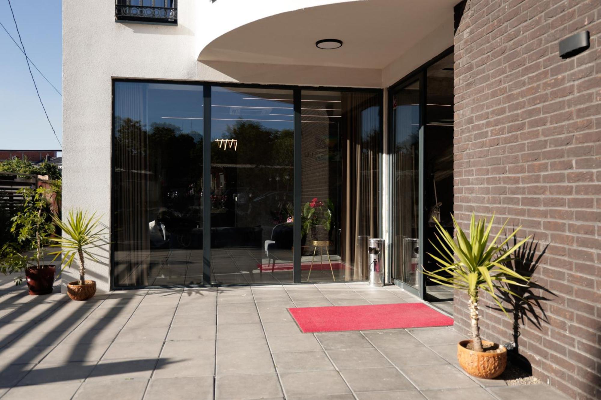 Vetus Hotel พริสตีนา ภายนอก รูปภาพ