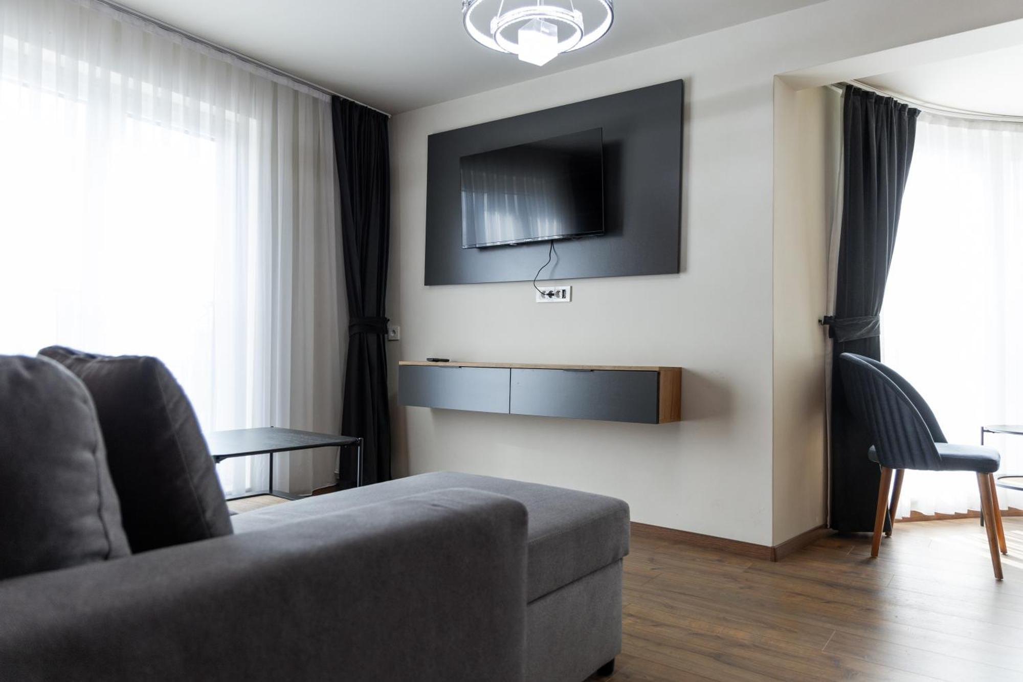 Vetus Hotel พริสตีนา ภายนอก รูปภาพ