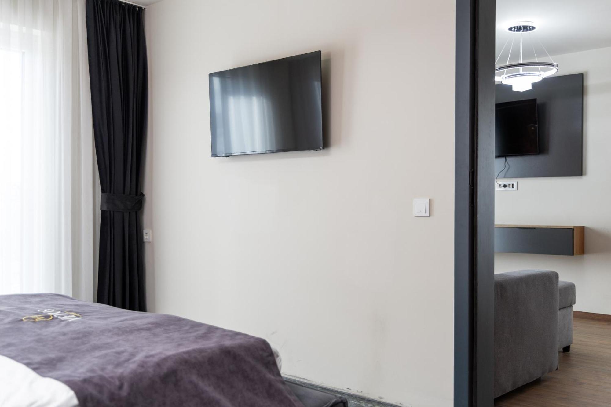 Vetus Hotel พริสตีนา ภายนอก รูปภาพ